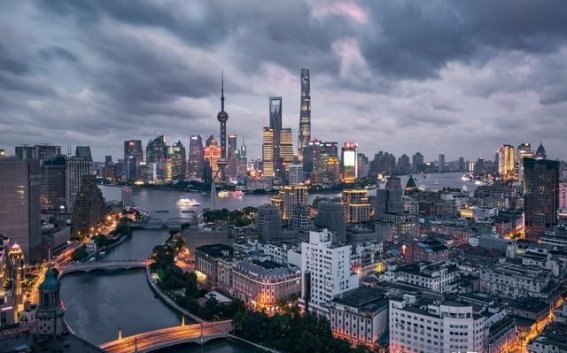 上海的不易，背后是坚韧与奋斗