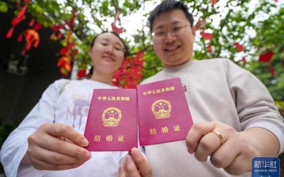 婚姻登记走进玄武湖，见证爱意与城市温度交融