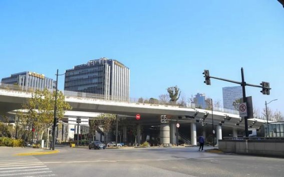 董家渡路：历史与现代交织的街区风情