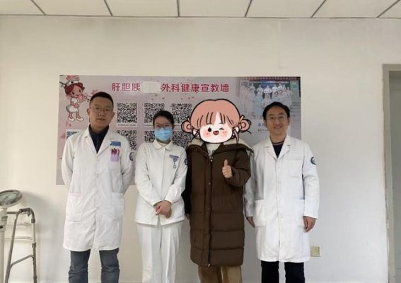 广元市中心医院成功实施区域首例单孔肝脏切除术