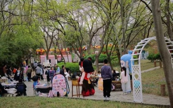 济南千佛山草坪剧场春日潮玩市集等你来打卡