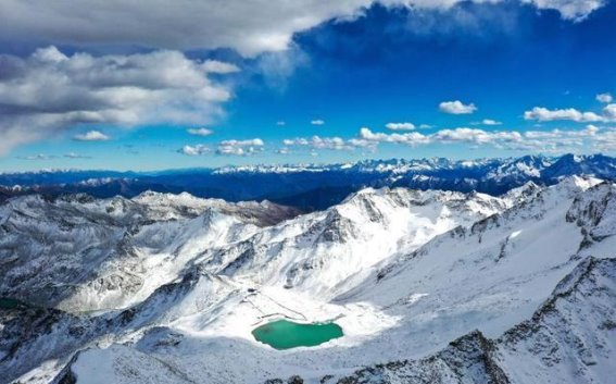 东南亚游客涌向中国西部 感受冰雪奇缘