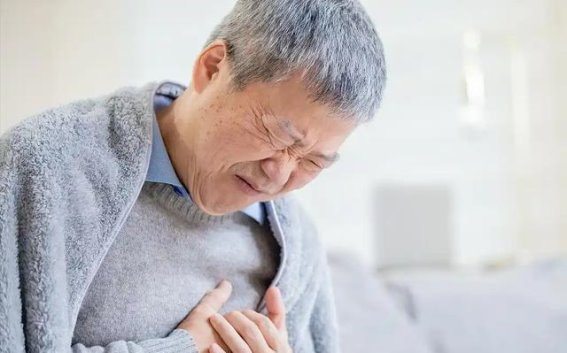 生活中的四个坏习惯，悄悄损害你的心脏健康