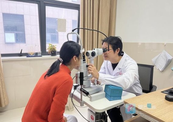 睡前玩手机的危害与防护